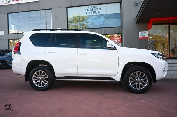 2021 TOYOTA Prado VX image 3