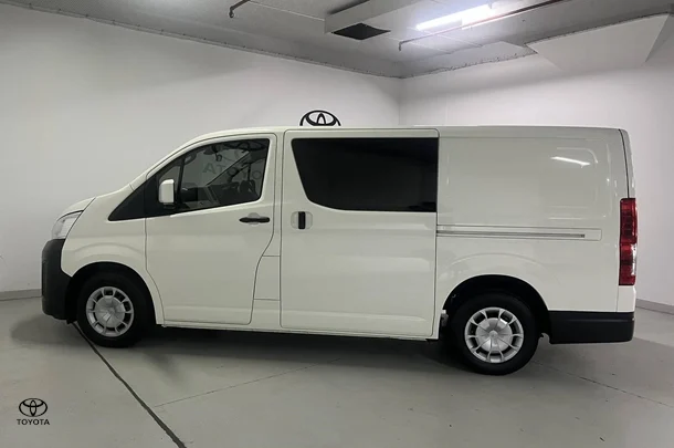 2020 Toyota Hiace LWB image 9