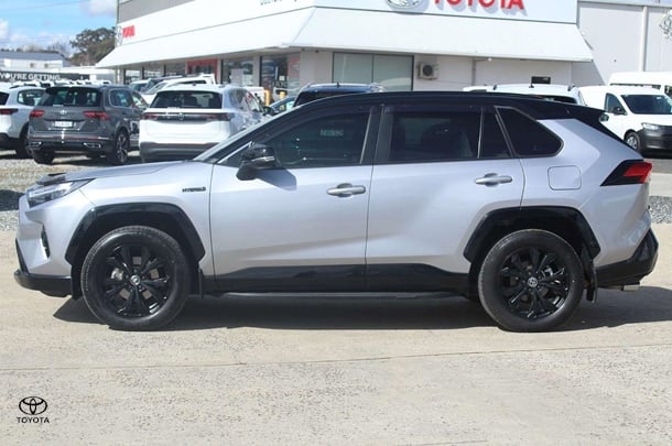 2023 Toyota RAV4 Hybrid XSE (AWD) image 4
