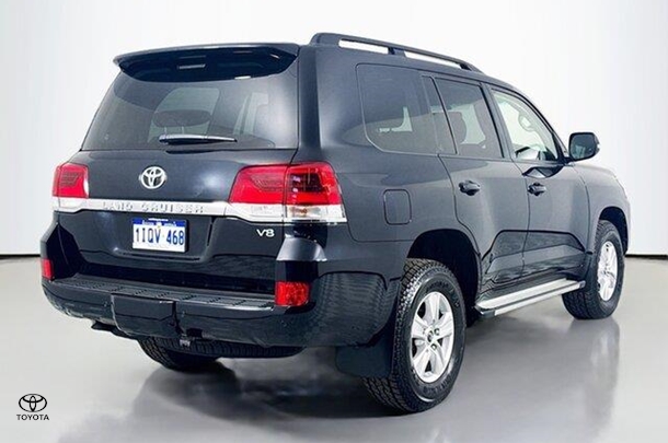 2021 Toyota LANDCRUISER GXL image 10