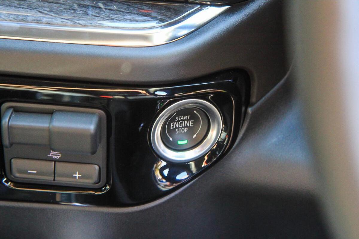 2024 Chevrolet Silverado 1500 LTZ Premium W/Tech Pack Auto 4x4 MY24 image 17