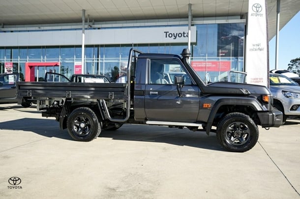 2024 Toyota LC Military GXL image 3
