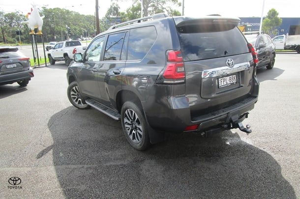 2021 Toyota Prado VX image 26