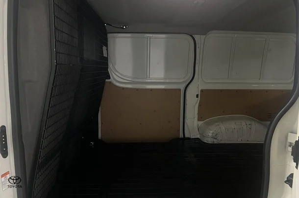 2020 Toyota Hiace LWB image 14