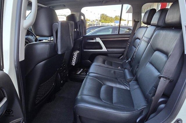 2020 Toyota Landcruiser Sahara image 17