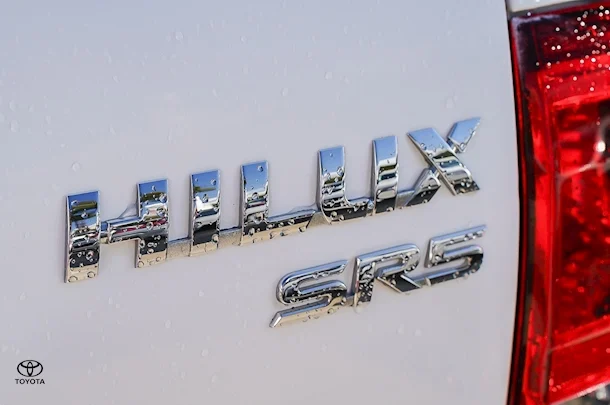2015 Toyota HILUX SR5 image 21
