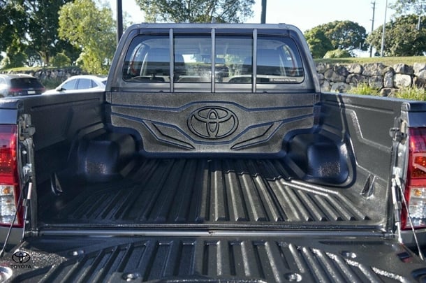 2024 Toyota HILUX SR image 10