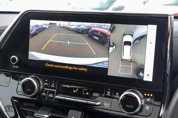 2023 Toyota Kluger Hybrid AWD GRANDE image 3