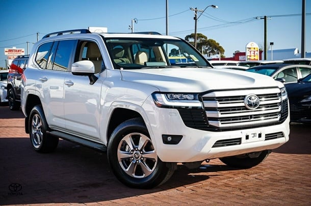 2025 Toyota Landcruiser VX image 1