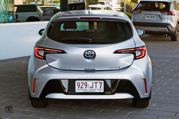 2024 Toyota Corolla Hatch Hybrid Ascent Sport image 6