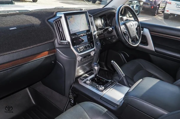 2021 Toyota Landcruiser VX image 10
