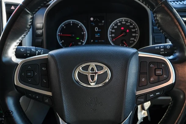 2022 Toyota HIACE LWB image 15