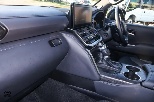 2023 Toyota Landcruiser GR-S image 9