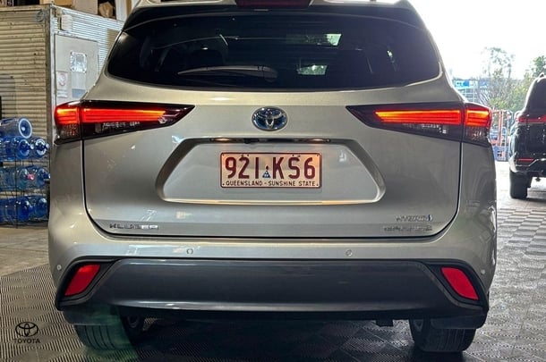 2024 Toyota Kluger Hybrid AWD GRANDE image 4