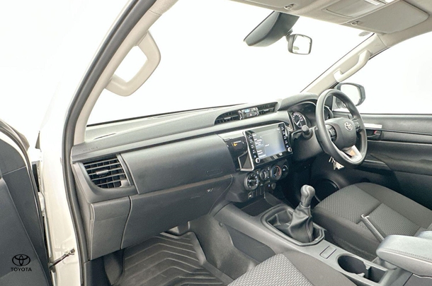 2024 Toyota Hilux Workmate image 16