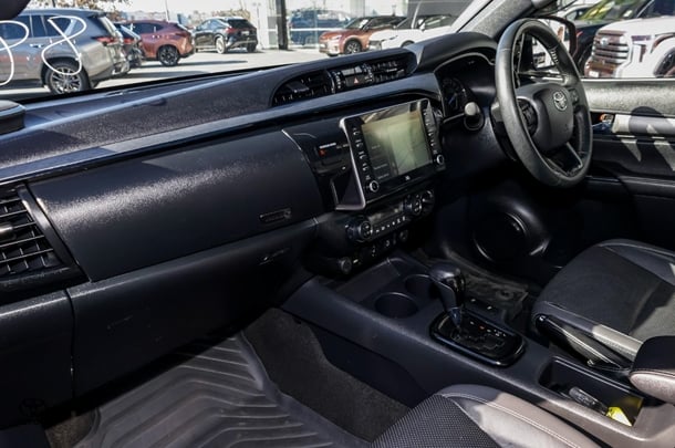 2022 Toyota HILUX Rugged X image 8