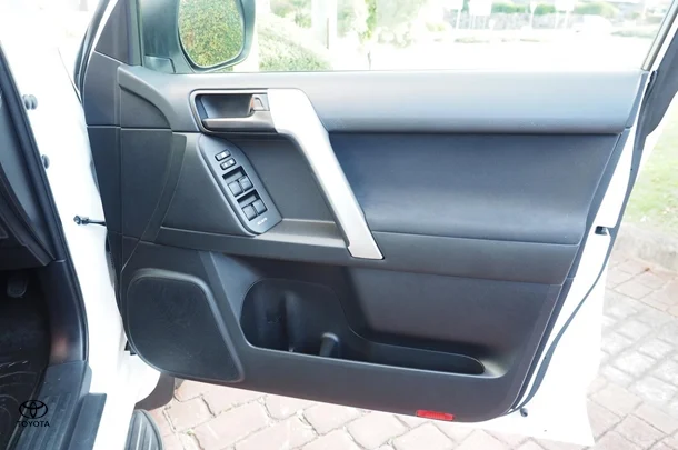 2023 Toyota Prado GXL image 13