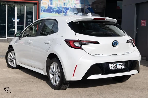 2024 Toyota Corolla Hatch Hybrid Ascent Sport image 2