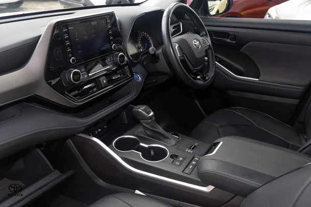 2021 Toyota KLUGER HYBRID GX AWD image 8