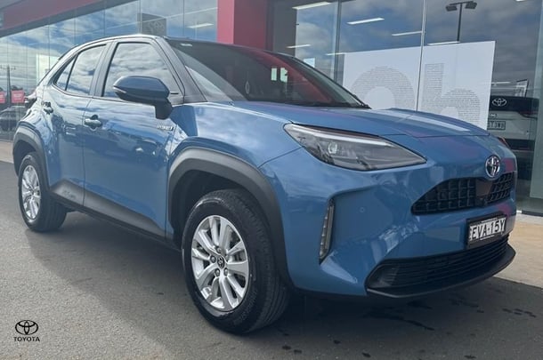 2022 Toyota Yaris Cross Hybrid GXL image 2