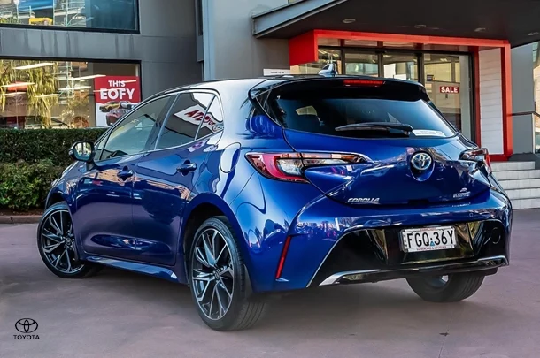 2024 TOYOTA Corolla Hatch Hybrid ZR image 2
