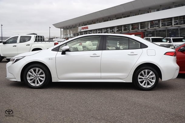 2024 Toyota Corolla Sedan Hybrid Ascent Sport image 9