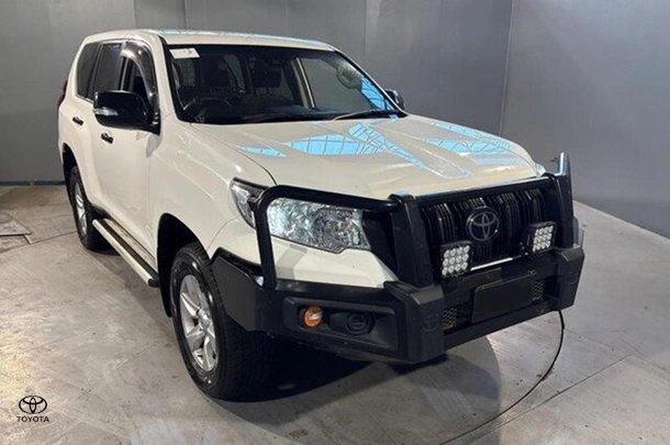 2021 Toyota Prado GX image 12