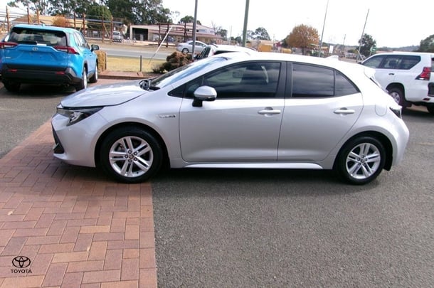 2019 Toyota Corolla Hatch Hybrid Ascent Sport image 4