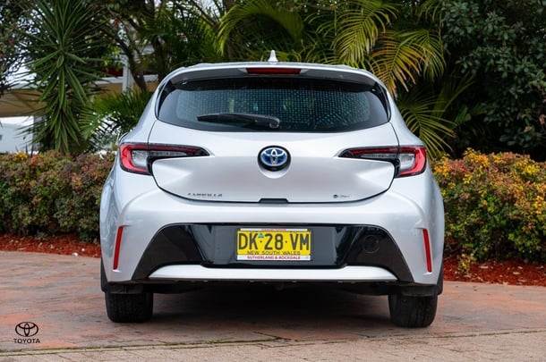 2024 TOYOTA Corolla Hatch Hybrid Ascent Sport image 5