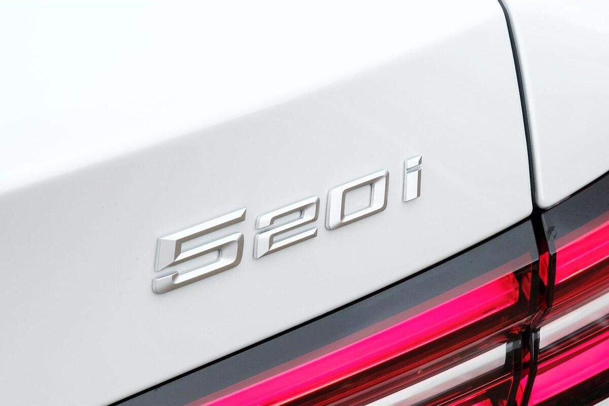 2024 BMW 5 Series 520i M Sport G60 Auto image 9