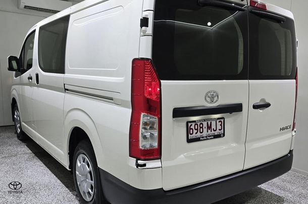 2025 Toyota Hiace LWB image 4