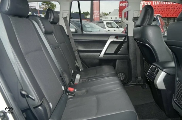 2021 Toyota Prado VX image 9