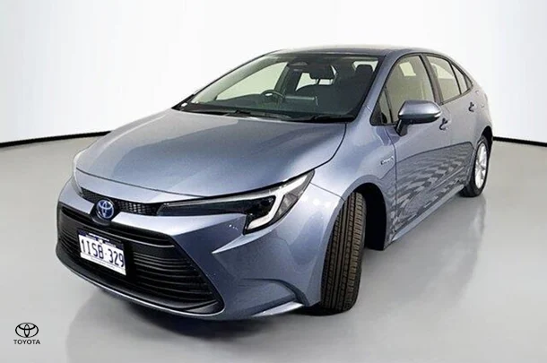 2023 Toyota Corolla Sedan Hybrid Ascent Sport image 4