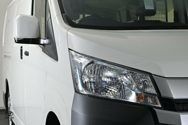 2019 Toyota Hiace LWB image 4