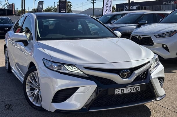 2019 Toyota Camry SL image 1