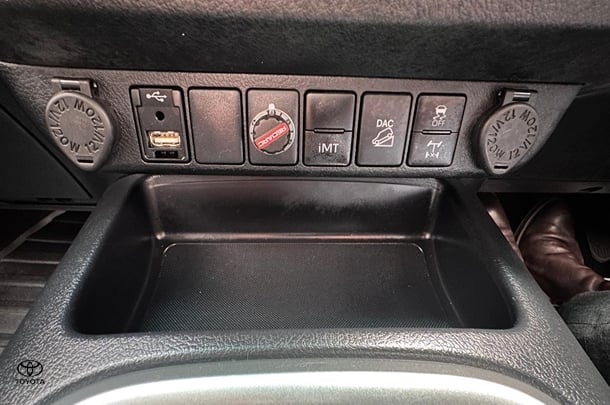 2020 Toyota HiLux 4x4 SR5 image 20