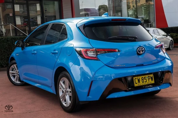 2019 TOYOTA Corolla Hatch Hybrid Ascent Sport image 2