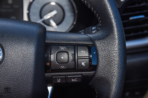 2023 Toyota HILUX SR5 image 15