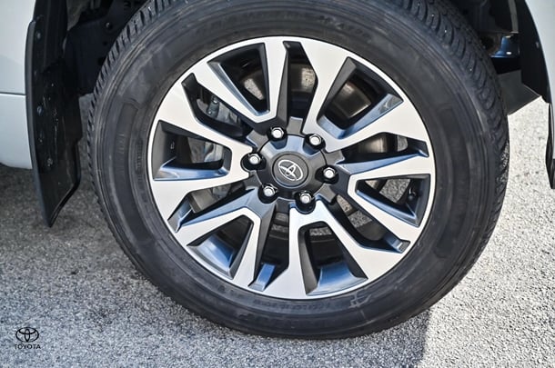 2023 Toyota Prado VX image 9