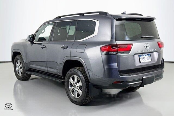 2022 Toyota LANDCRUISER VX image 6