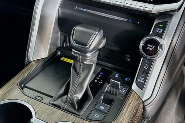 2023 Toyota LANDCRUISER VX image 17