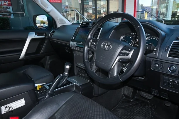 2021 TOYOTA Prado VX image 7