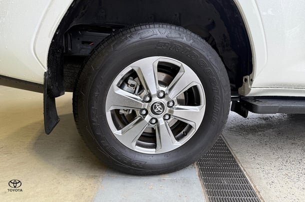 2023 Toyota Landcruiser VX image 5