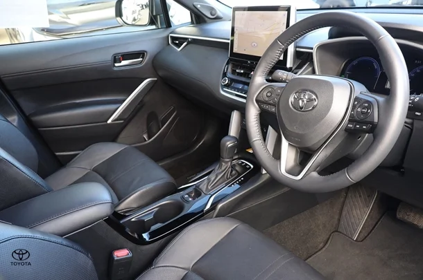 2024 Toyota Corolla Cross Hybrid Atmos AWD image 17