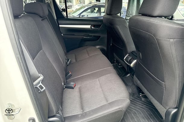 2023 Toyota Hilux SR5 image 22
