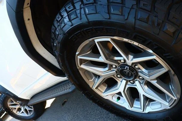 2024 Toyota Prado VX image 4
