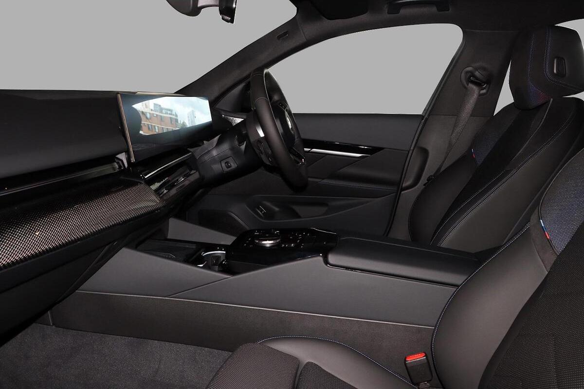 2025 BMW 5 Series 520i M Sport G60 Auto image 7