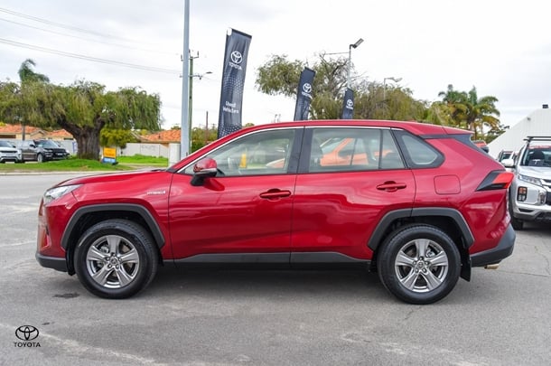 2023 Toyota Rav4 Hybrid GX image 4