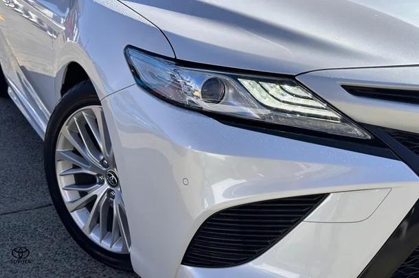 2019 Toyota Camry SL image 3