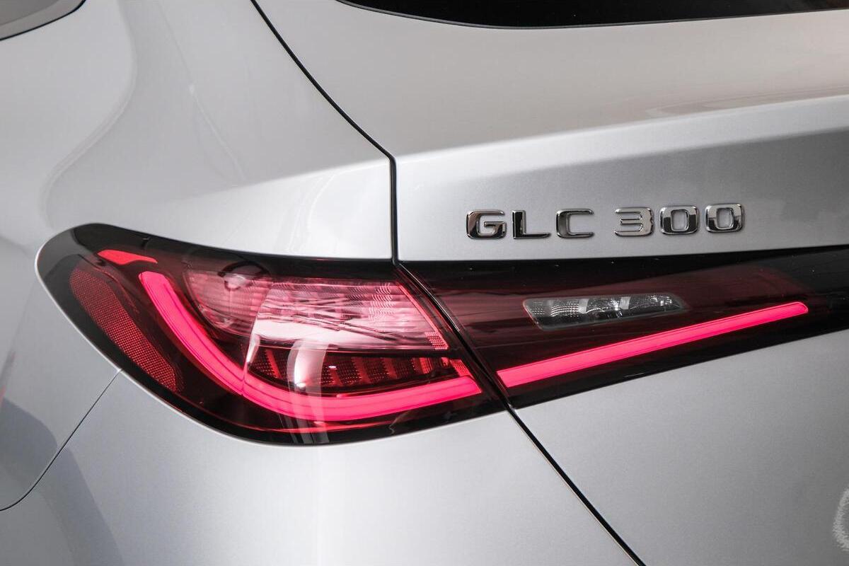 2025 Mercedes-Benz GLC-Class GLC300 Auto 4MATIC image 17